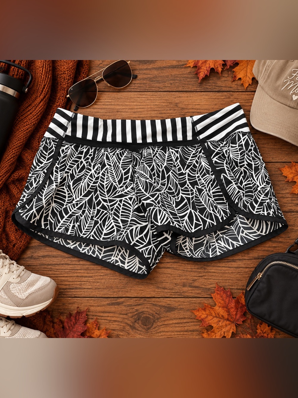 Lululemon Black White Tropical Leaf Print Running Shorts Size 12